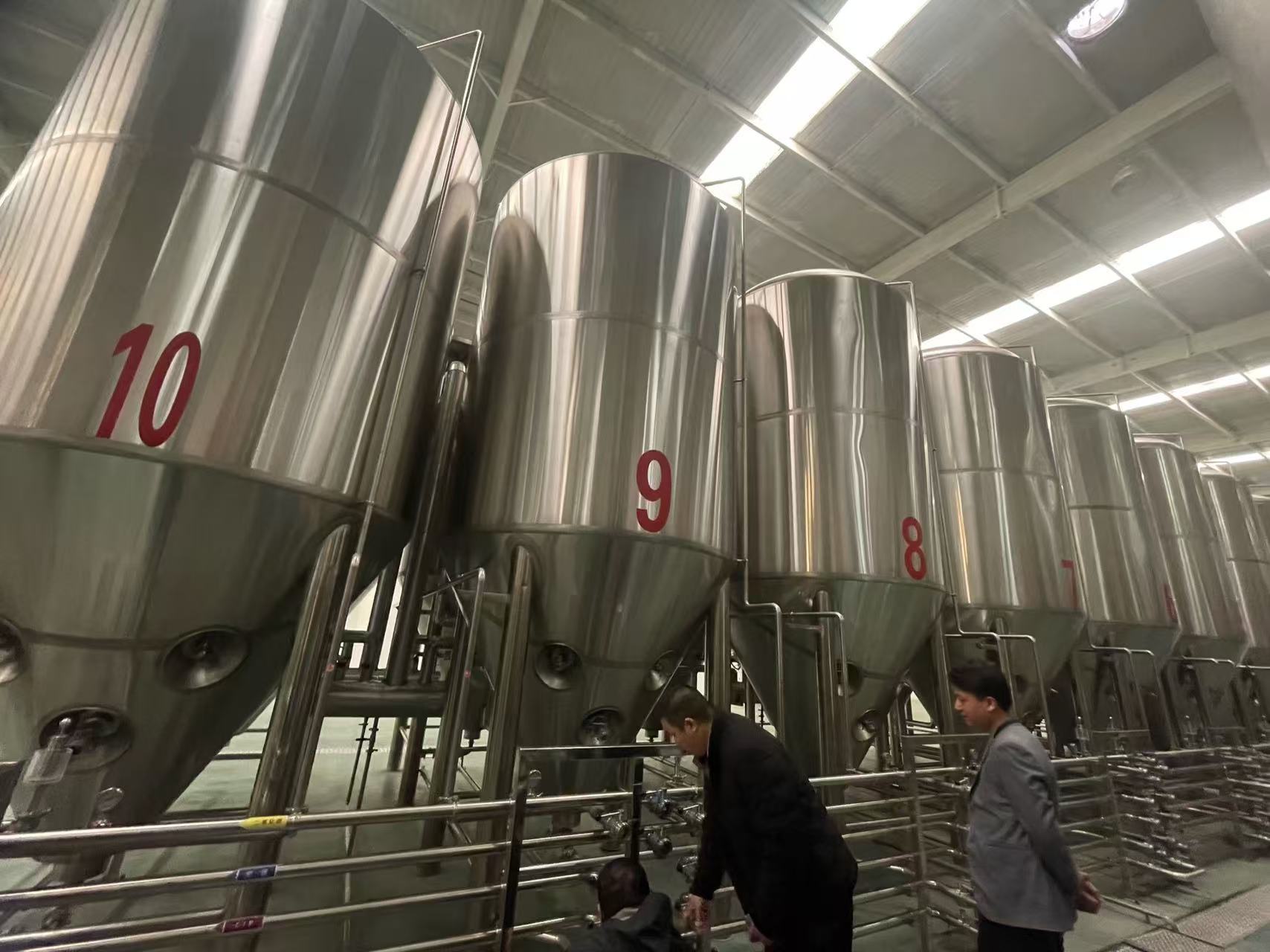 兴隆精酿啤酒设备厂—平面布置、设备设计、制造、调试、培训等一条龙服务